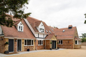 Tranquil Country Retreat With Access to Gym, Golf & Spa